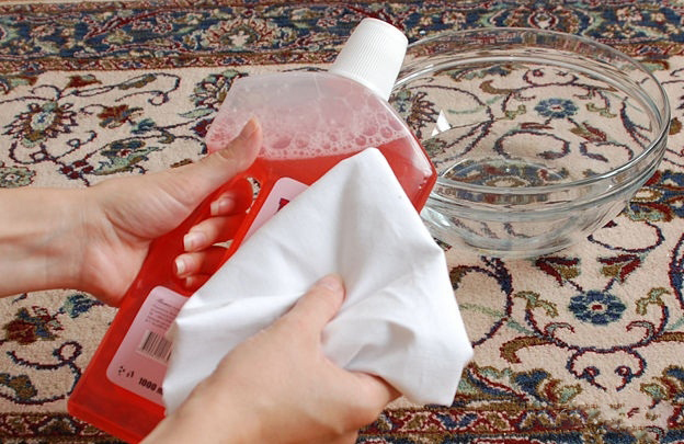 نظافت فرش ماشینی در منزل به وسیله شامپو فرش